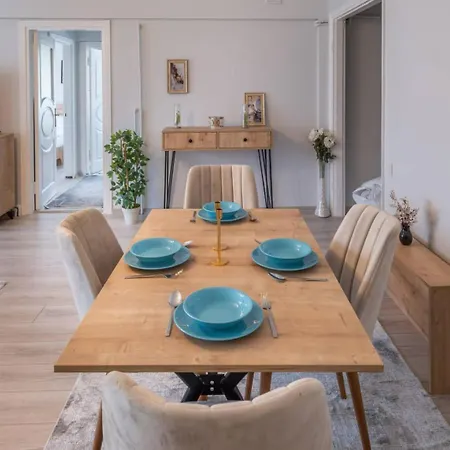 Apartment Modern 2br Apt In The Hearth Of The
