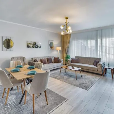 Modern 2br Apt In The Hearth Of The *
