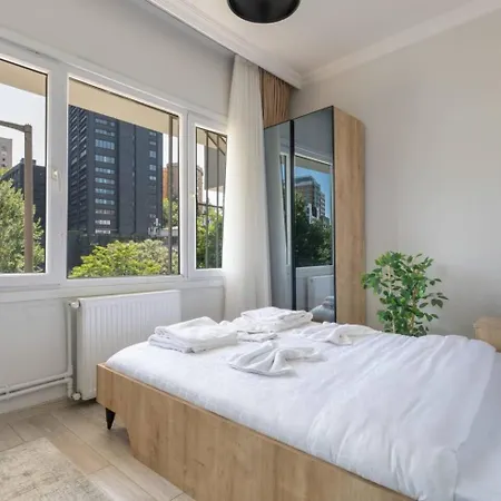 Modern 2br Apt In The Hearth Of The * Istanbul